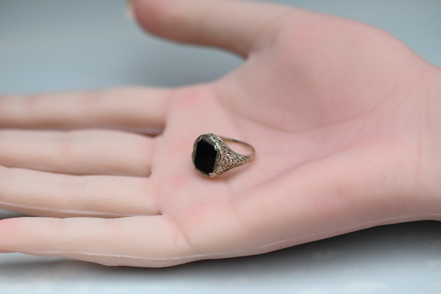 Beautiful Antique Art Deco Period Filigree White Gold Ring with Black Onyx6