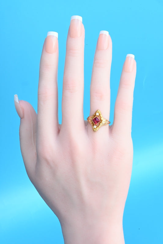 Superb Antique / Early Vintage 12K Yellow Gold Ring w/ Red Gemstone & Pearls1