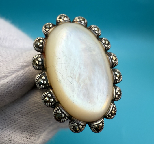 Gorgeous Vintage Sterling Silver Native American Mother of Pearl Ring1