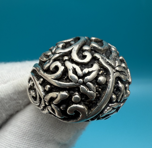 Stunning Vintage Designer Sterling Silver Ring with Floral Motif1