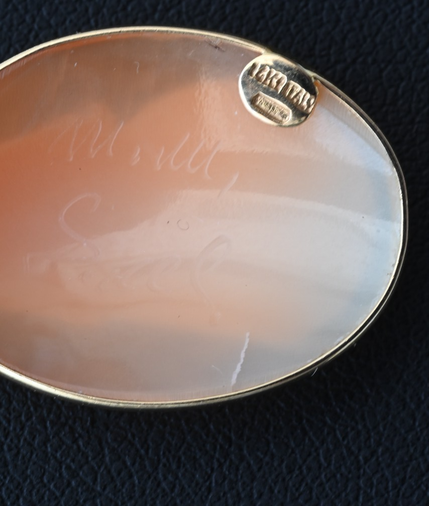 Lovely Antique / Vintage 14K Yellow Gold Italian Cameo Pendant of a Sitting Cat2