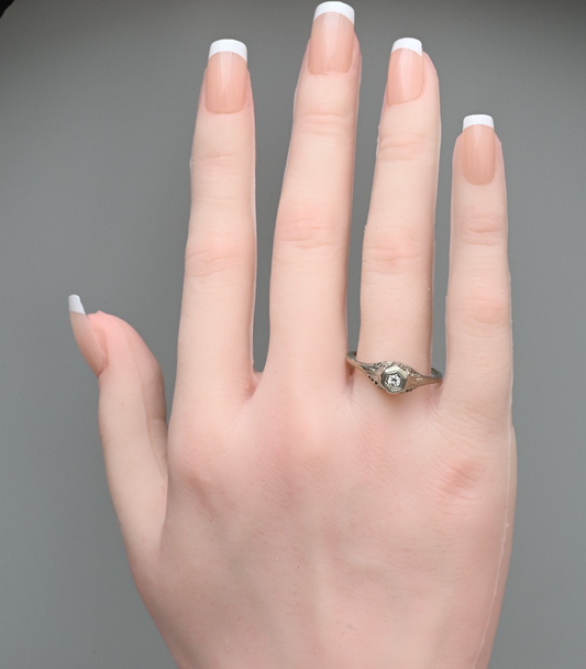 Beautiful Antique Art Deco Era 18k White Gold Filigree Ring with Diamond1