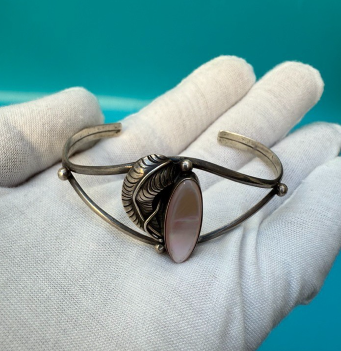 Lovely Navajo Sterling Silver 925 Native American Mother of Pearl Cuff Bracelet 4