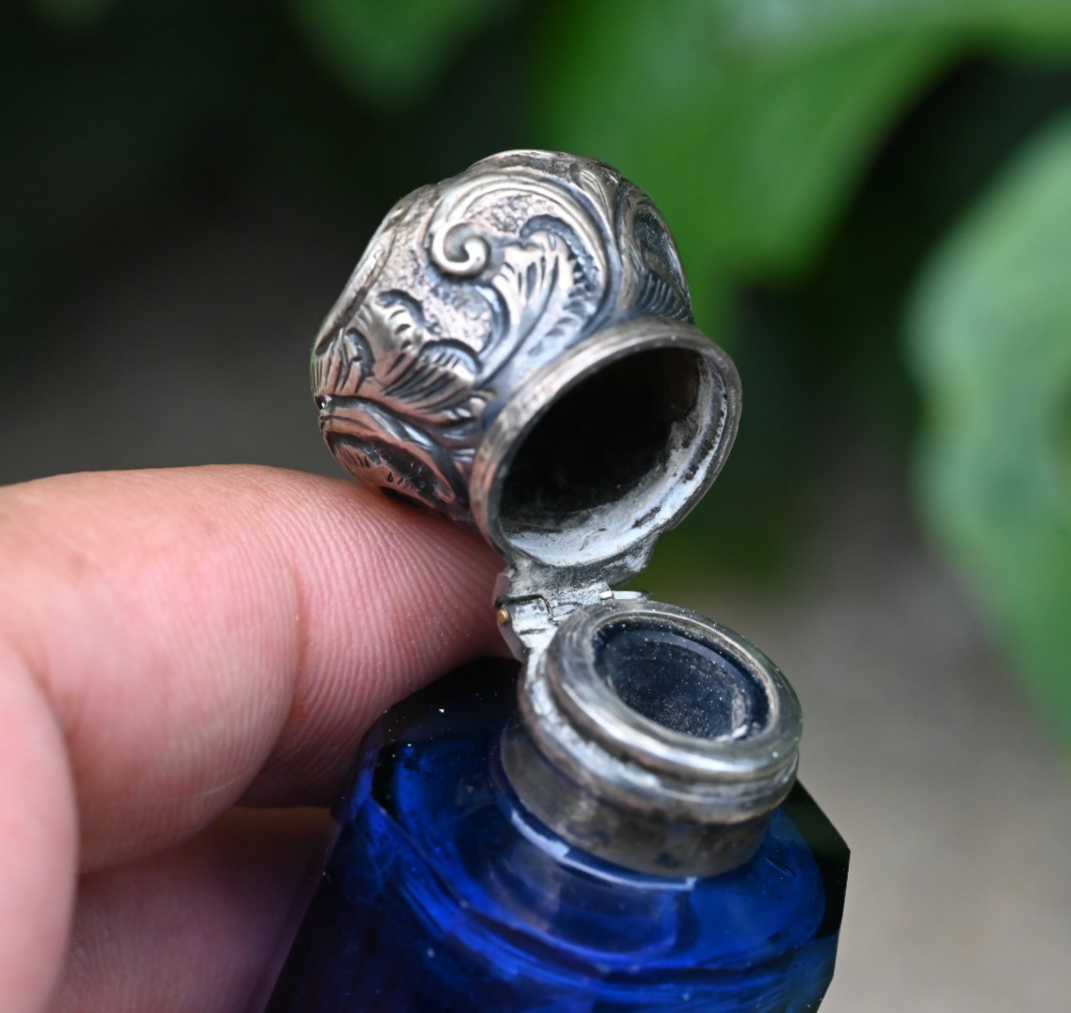 Victorian Cobalt/Bristol Blue Double-Ended Perfume / Smelling Salts Bottle4