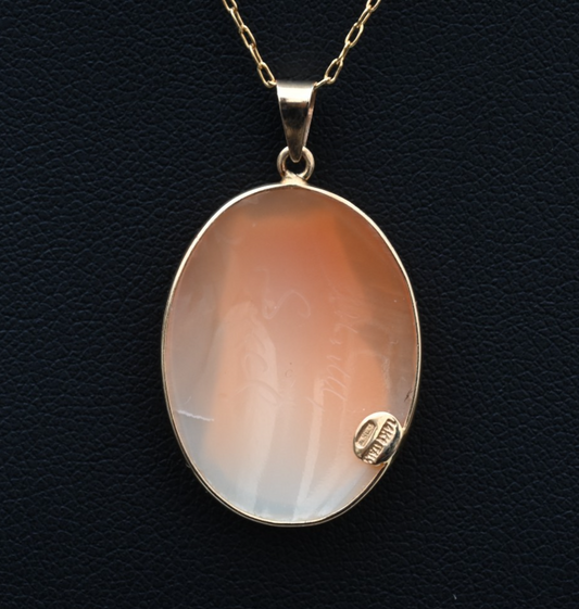 Lovely Antique / Vintage 14K Yellow Gold Italian Cameo Pendant of a Sitting Cat1