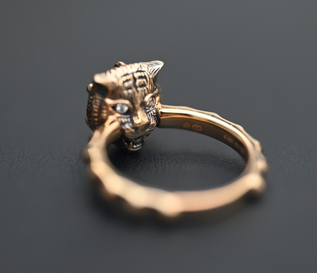 Gucci Le Marché des Merveilles Feline Head Ring in 18k Yellow Gold Diamond Eyes5