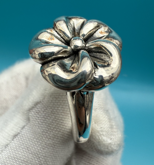 Sterling Silver Ring with Flower Motif 1