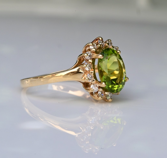 Vintage Vivid Green Peridot with Halo of Diamonds 14K Yellow Gold Ring1