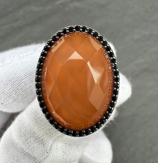 Stunning Faceted Carnelian Cabochon Gemstone Ring in 18K Gold by Roberto Coin1