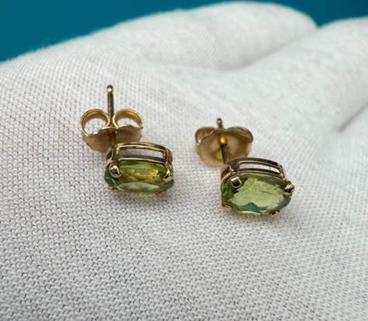 Attractive Vintage 14k Yellow Gold Earrings w/ Peridot Gems 1