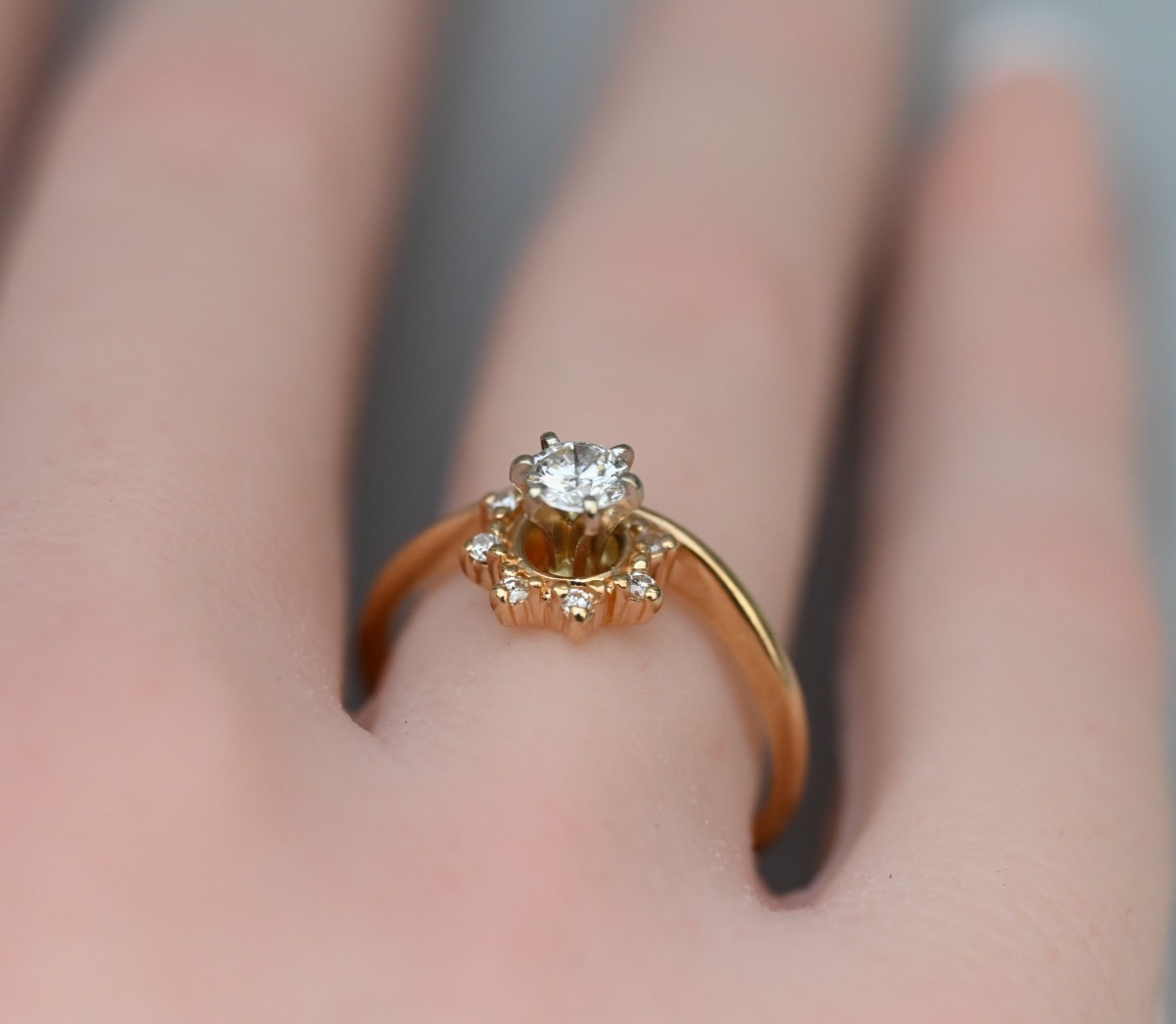 Beautiful Snowflake-Inspired Halo Ring with Round Natural Diamonds 14k YG4