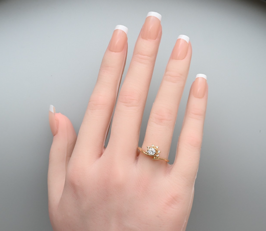 Beautiful Snowflake-Inspired Halo Ring with Round Natural Diamonds 14k YG1