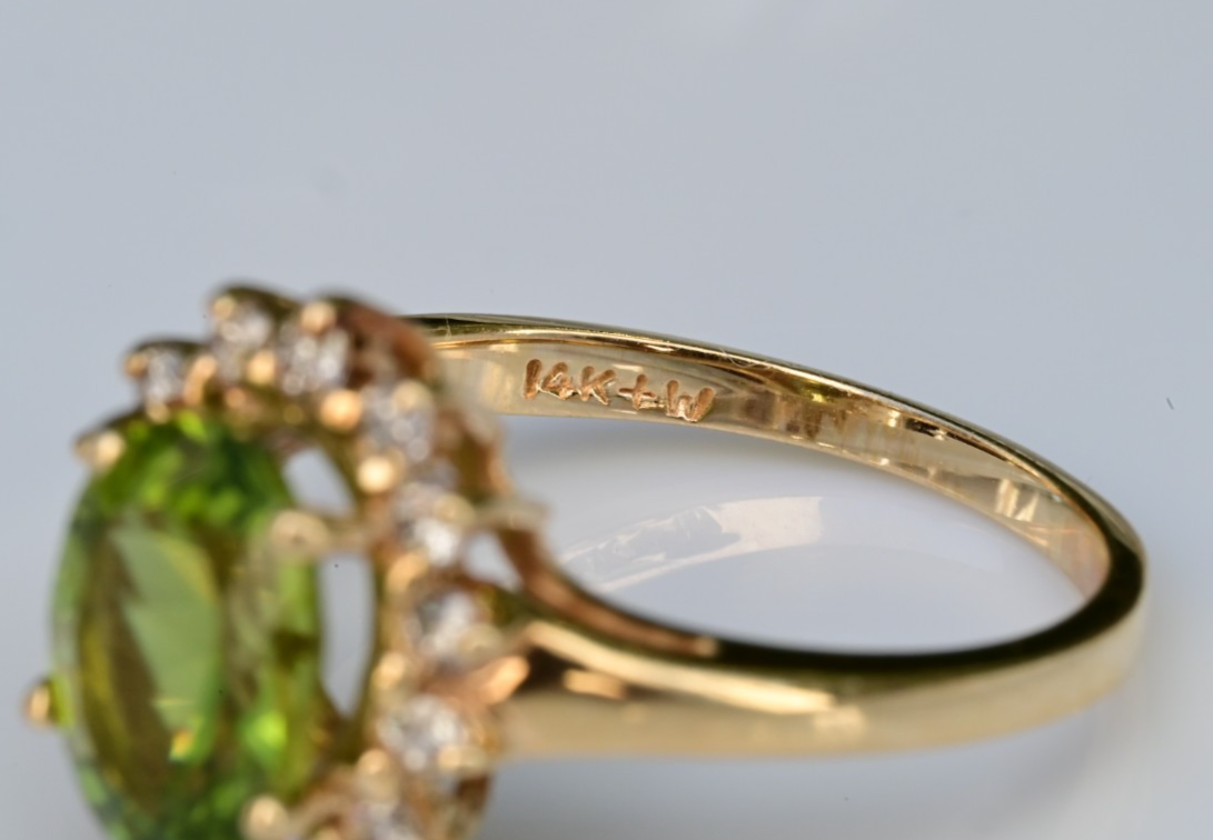 Vintage Vivid Green Peridot with Halo of Diamonds 14K Yellow Gold Ring3