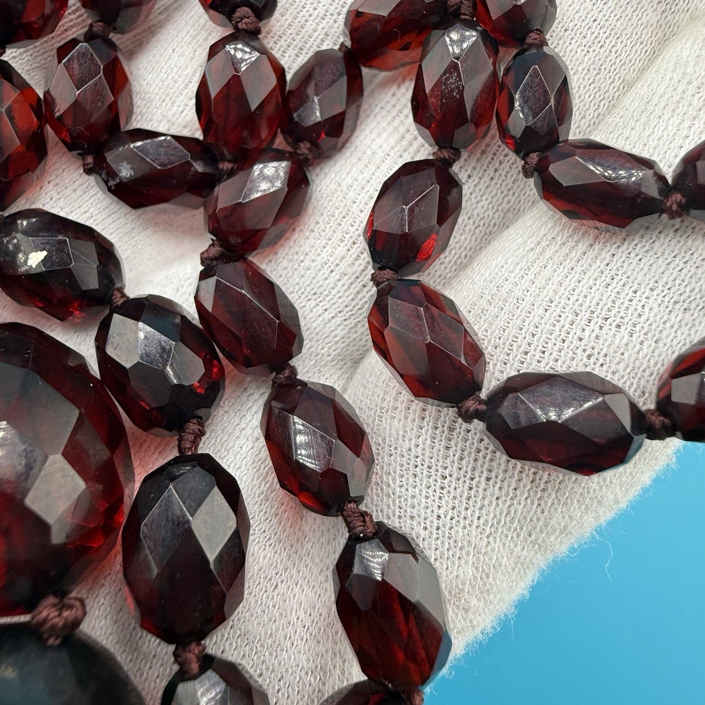 Antique / Vintage Art Deco Faceted Beaded Cherry Bakelite Necklace 57 Gram 14K11
