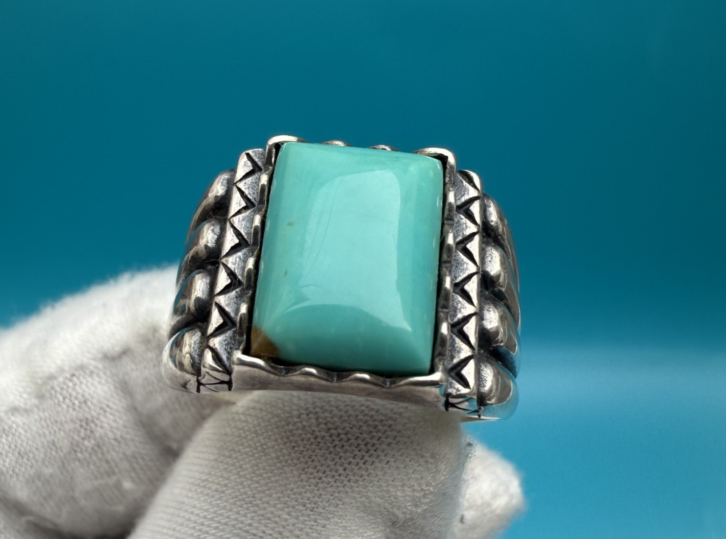 Gorgeous Sterling Silver Ring with Turquoise Gemstone 1