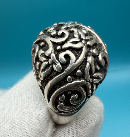 Stunning Vintage Designer Sterling Silver Ring with Floral Motif4