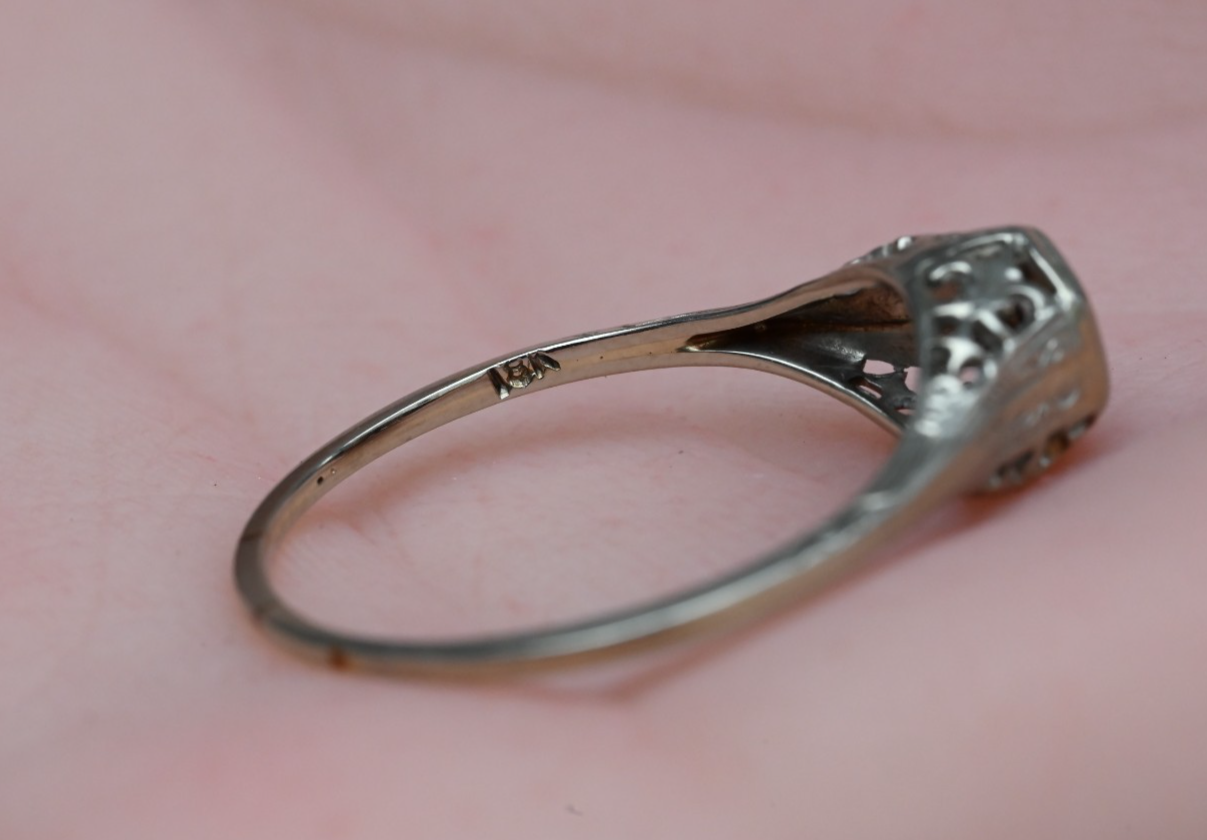Beautiful Antique Art Deco Era 18k White Gold Filigree Ring with Diamond9