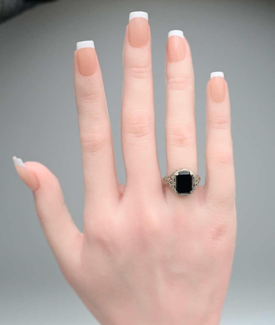 Beautiful Antique Art Deco Period Filigree White Gold Ring with Black Onyx4