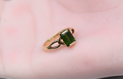 Lovely Vintage Ring featuring Natural Green Tourmaline in a 14K Yellow Gold4