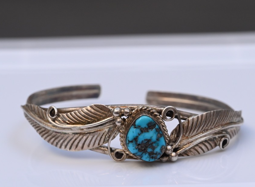 Wonderful Native American Sterling Silver Cuff Bracelet with Turquoise Gem0