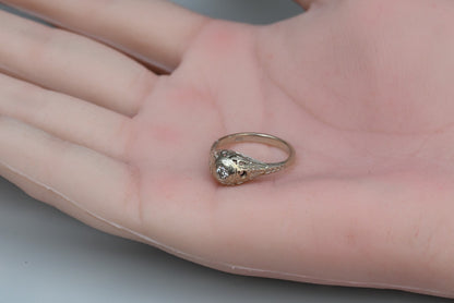 Lovely Art Deco era Ring with Intricate Filigree Work & Antique Cut Diamonds6