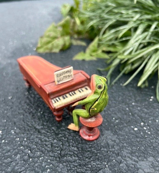 Gorgeous Cold Painted Austrian Vienna Cold Painted Musical Frog Pianist ￼￼1