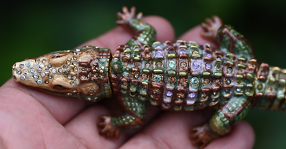 Highly Collectible Jay Strongwater Moveable Baby Alligator with Original Box5