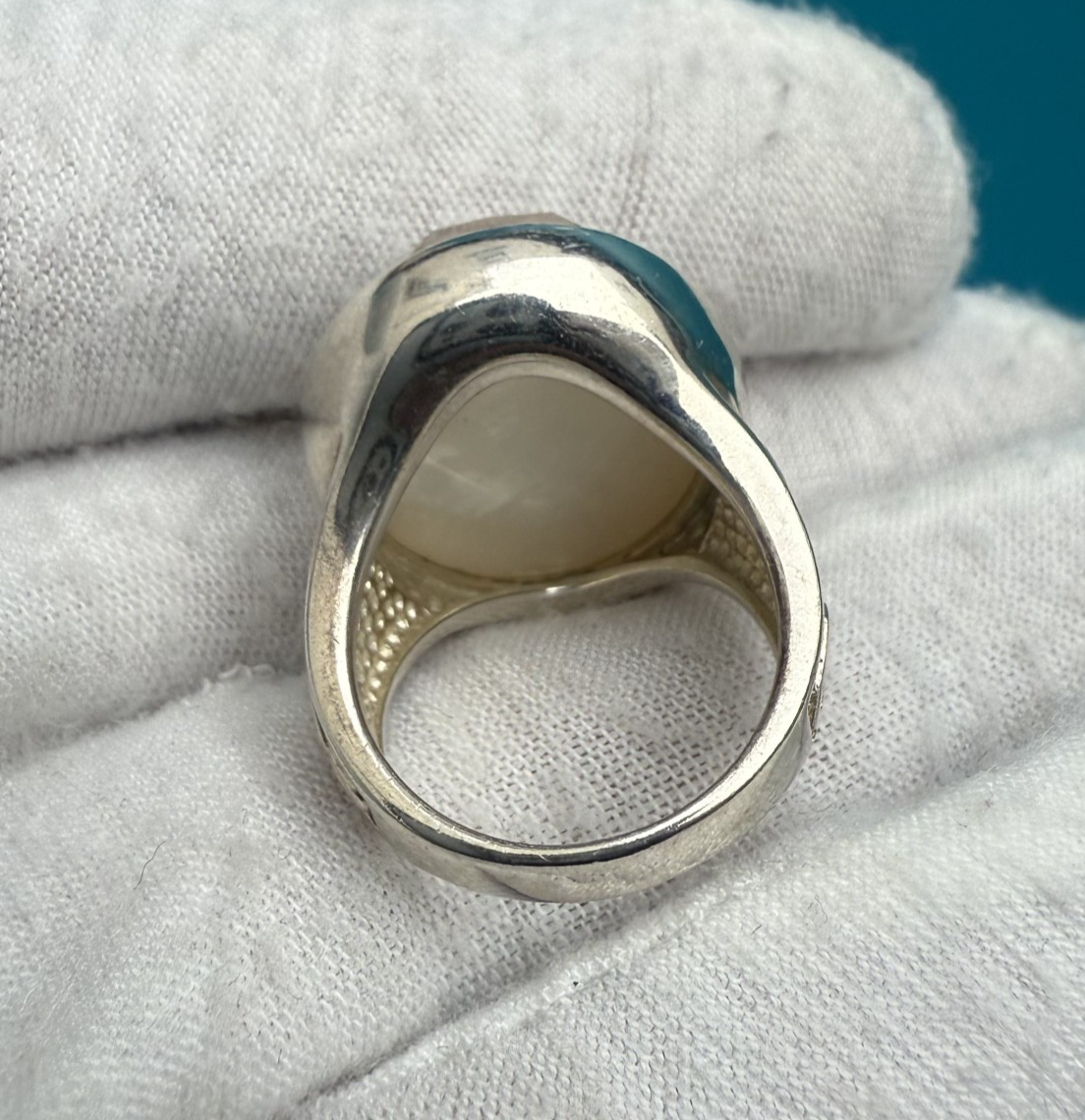 Vintgage Whitney Kelly Sterling Silver Ring with Faceted Mother of Pearl 9
