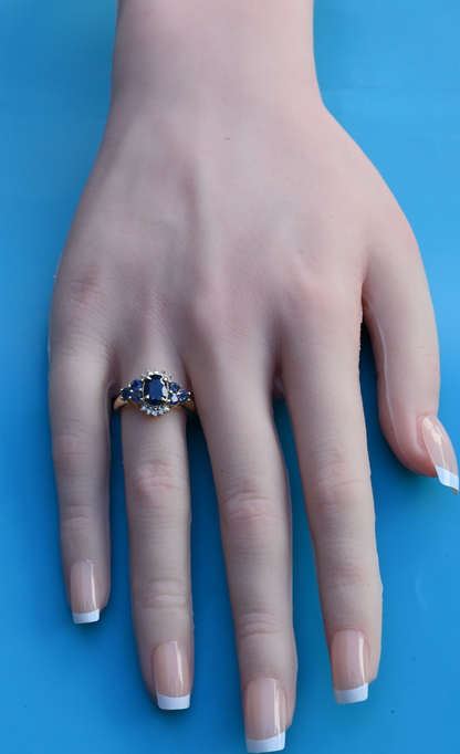 Lovely Natural Sapphire & Diamond Ring in 14K Yellow Gold2