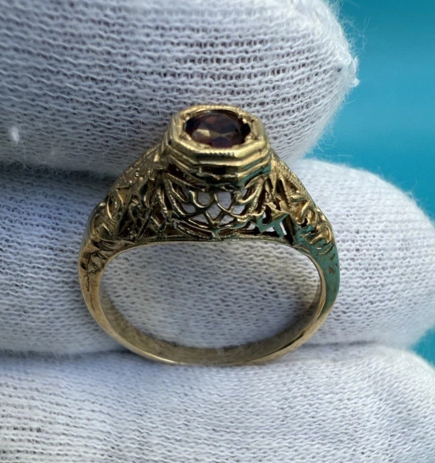 Super Attractive Antique Filigree 14k Yellow Gold Ring w/ Red Gem 2