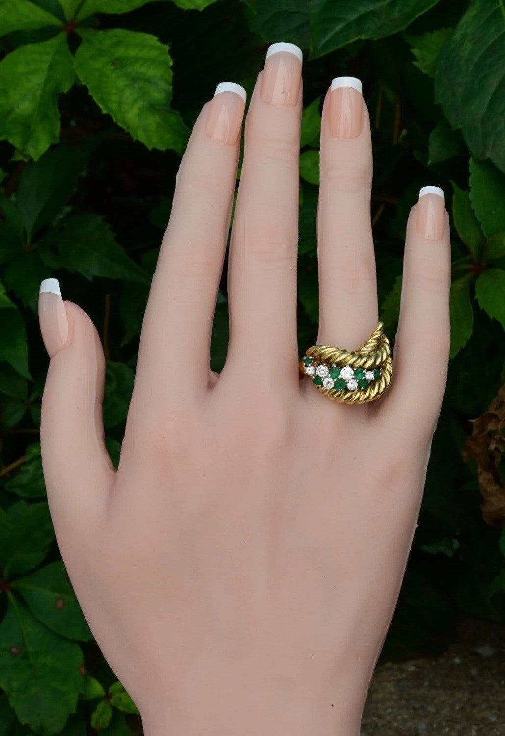 Gorgeous Vintage Designer Diamond & Emerald 18k Yellow Gold Ring7