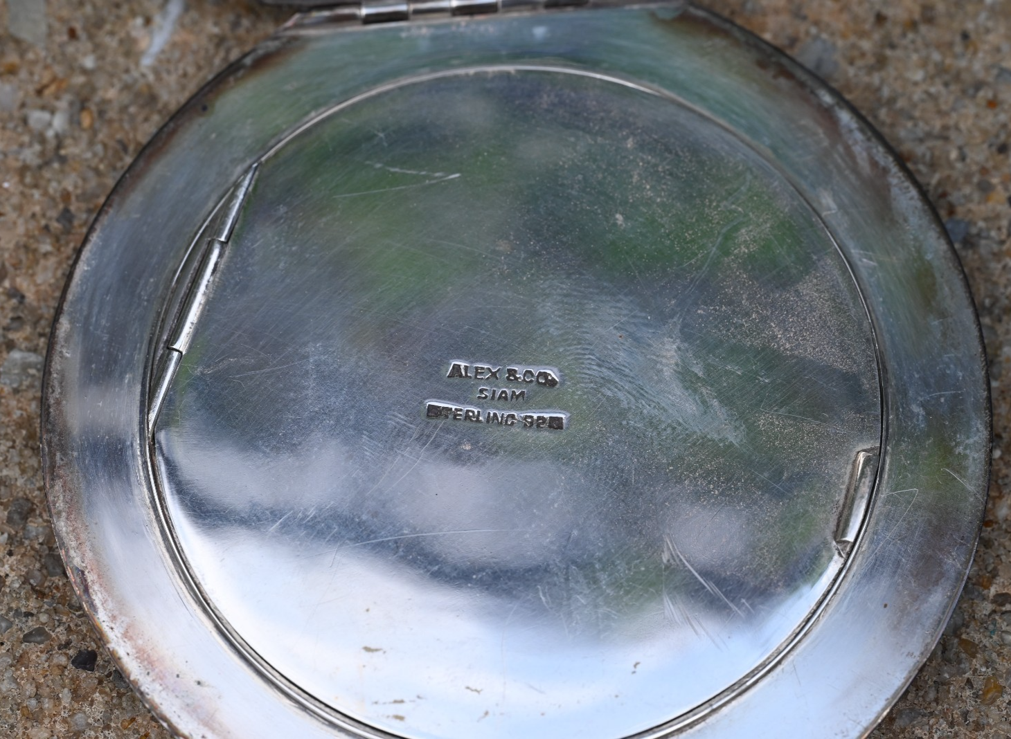 Detailed Antique Alex & Co. Siam Repousse Sterling Silver Compact Powder Case6