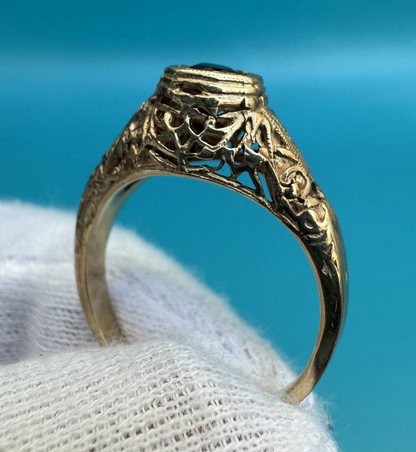 Super Attractive Antique Filigree 14k Yellow Gold Ring w/ Red Gem 1