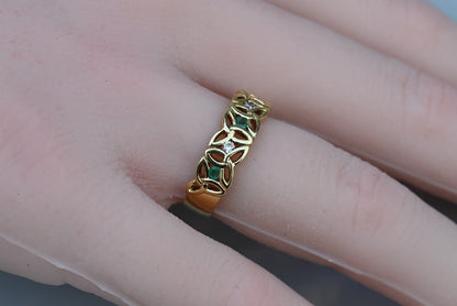 Vintage 10K - 14K Yellow Gold Trinity Knot / Celtic Diamond and Emerald Ring5