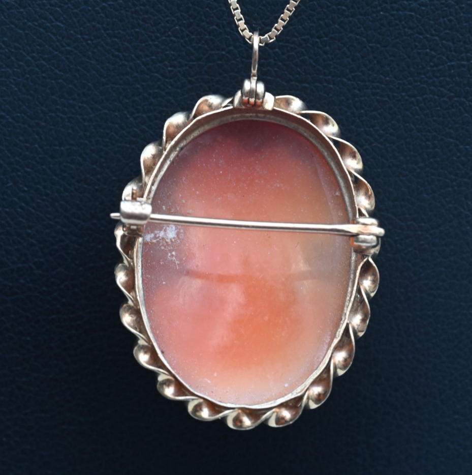 Wonderful Antique 1900s Carved Cameo Brooch Pin / Pendant in 14K Yellow Gold4