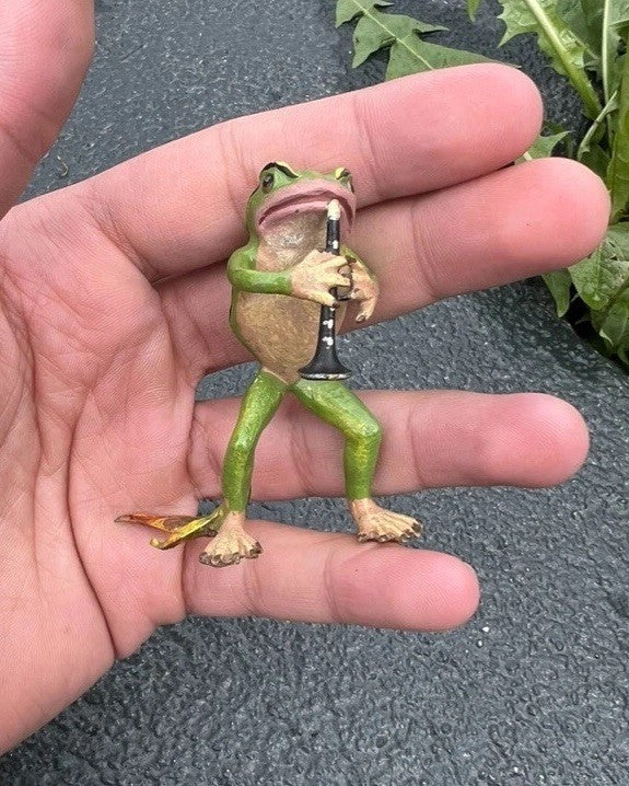 Gorgeous Vintage Cold Painted Austrian Vienna Bronze Frog Playing Clarinet7