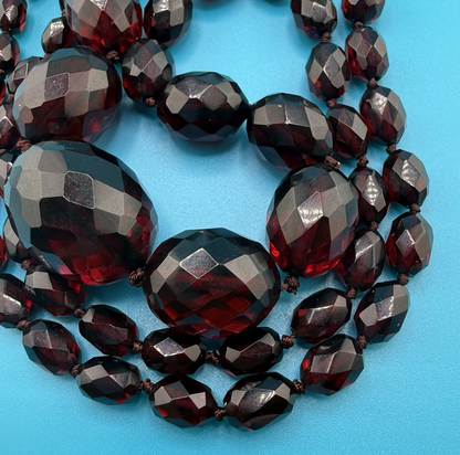 Antique / Vintage Art Deco Faceted Beaded Cherry Bakelite Necklace 57 Gram 14K5