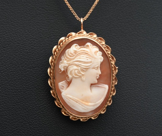 Wonderful Antique 1900s Carved Cameo Brooch Pin / Pendant in 14K Yellow Gold0