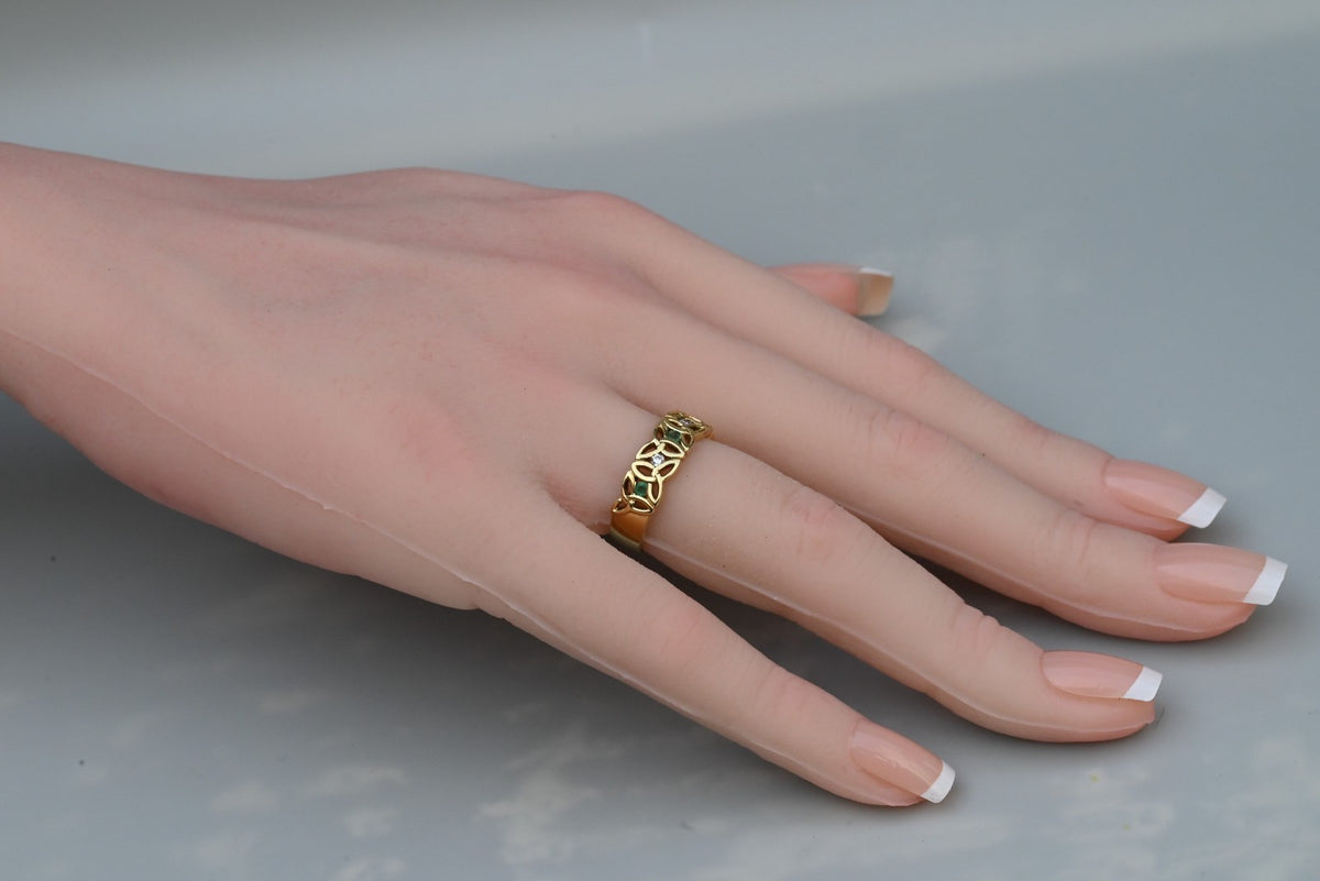 Vintage 10K - 14K Yellow Gold Trinity Knot / Celtic Diamond and Emerald Ring4