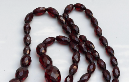 Lovely Antique / Vintage Art Deco Faceted Cherry Bakelite Beaded Necklace3