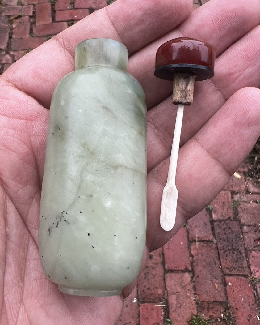 Elegant Antique / Vintage Chinese Hand Carved Natural Jade Snuff Bottle4