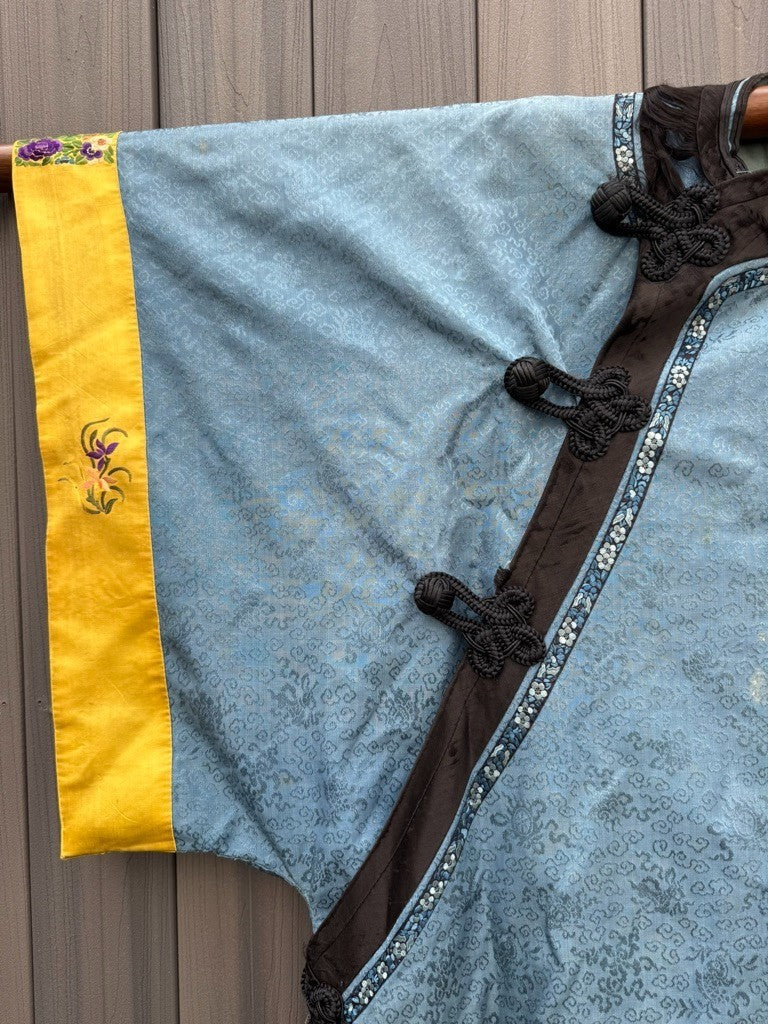 Antique Qing Dynasty Chinese Silk Embroidery Robe In Blue With Yellow Sleeve End4