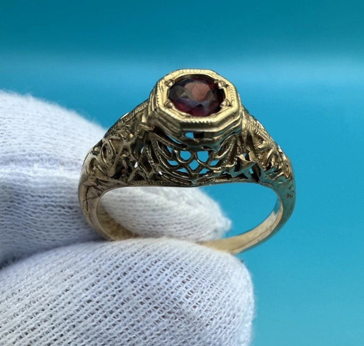 Super Attractive Antique Filigree 14k Yellow Gold Ring w/ Red Gem 11