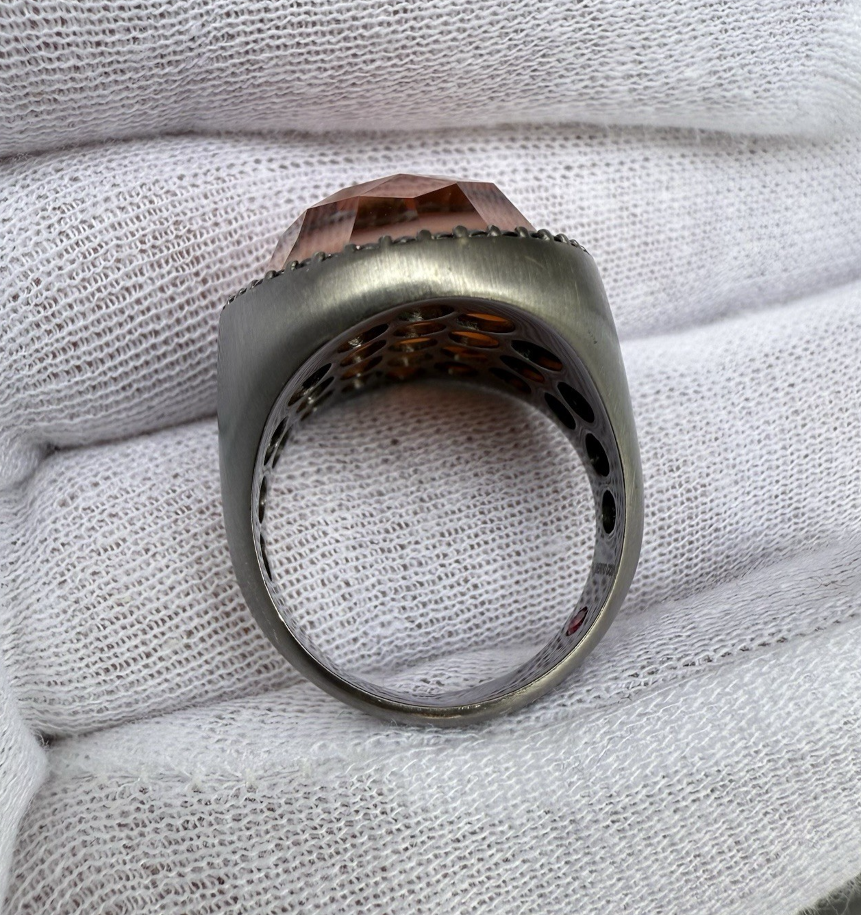 Stunning Faceted Carnelian Cabochon Gemstone Ring in 18K Gold by Roberto Coin3