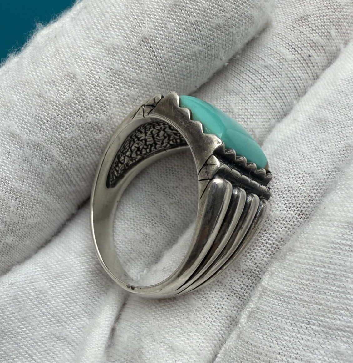 Gorgeous Sterling Silver Ring with Turquoise Gemstone 5