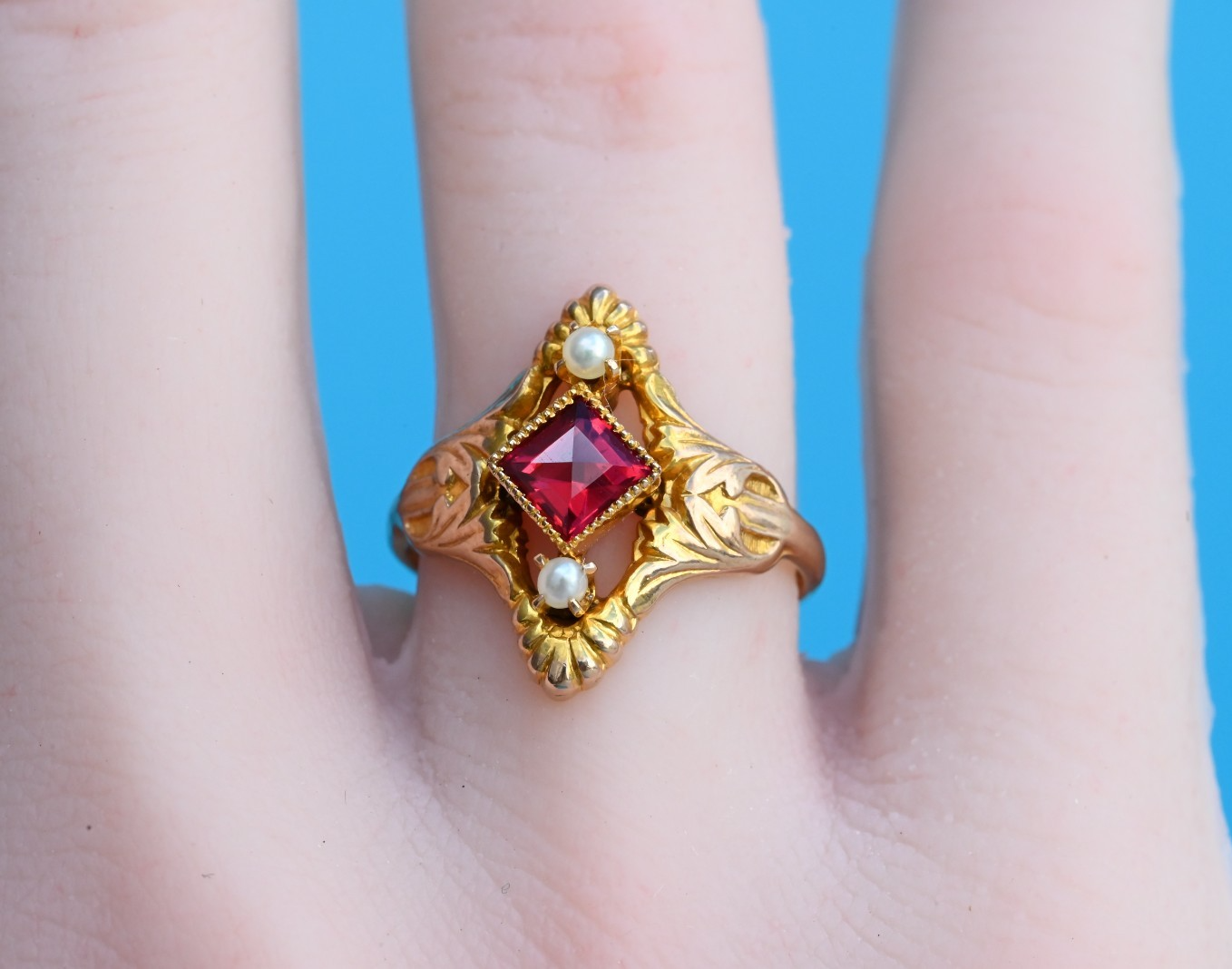 Superb Antique / Early Vintage 12K Yellow Gold Ring w/ Red Gemstone & Pearls0