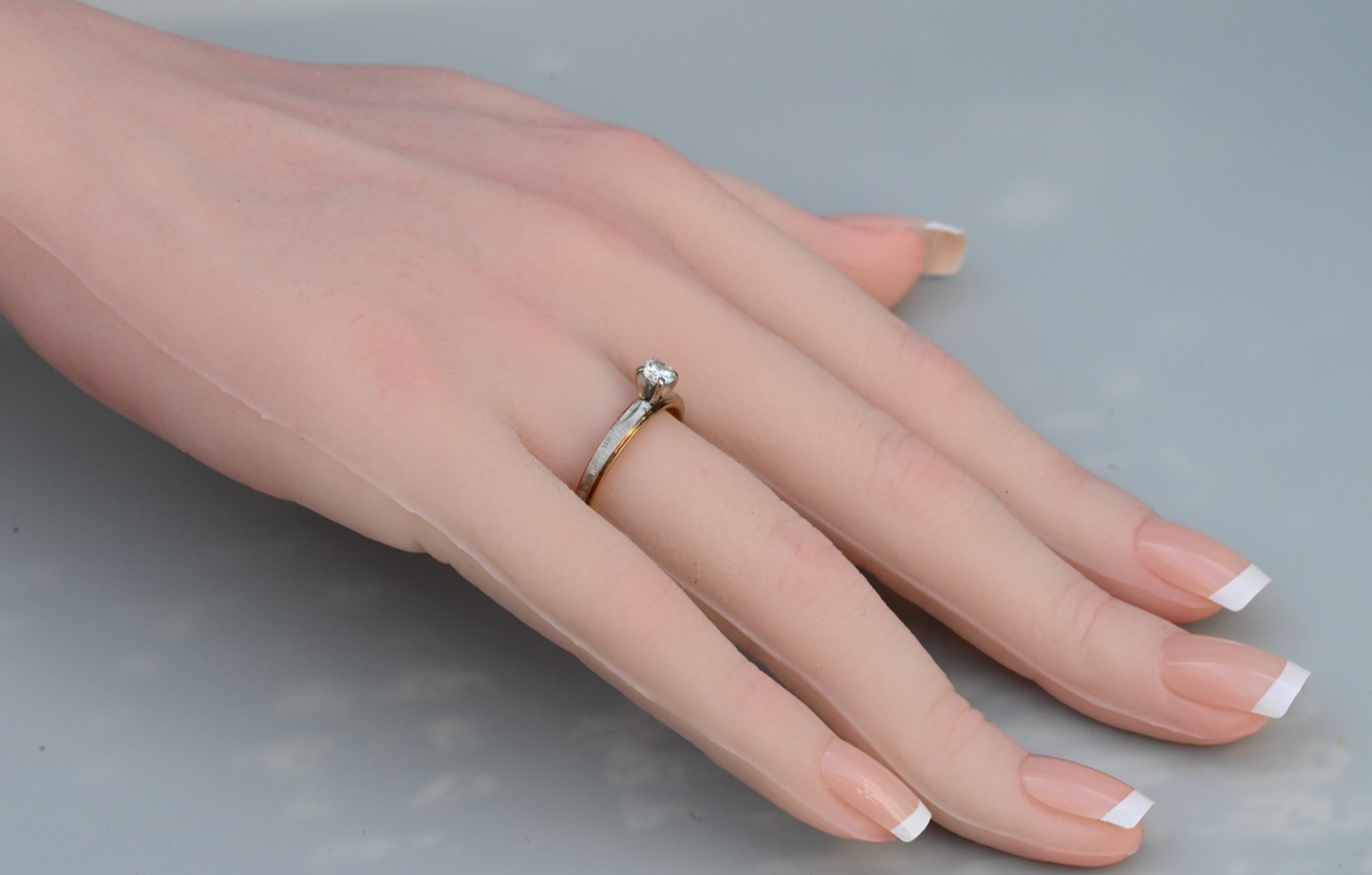 Wonderful Vintage Two Tone 14k Gold Ring with Clean .25 ct Round Diamond2