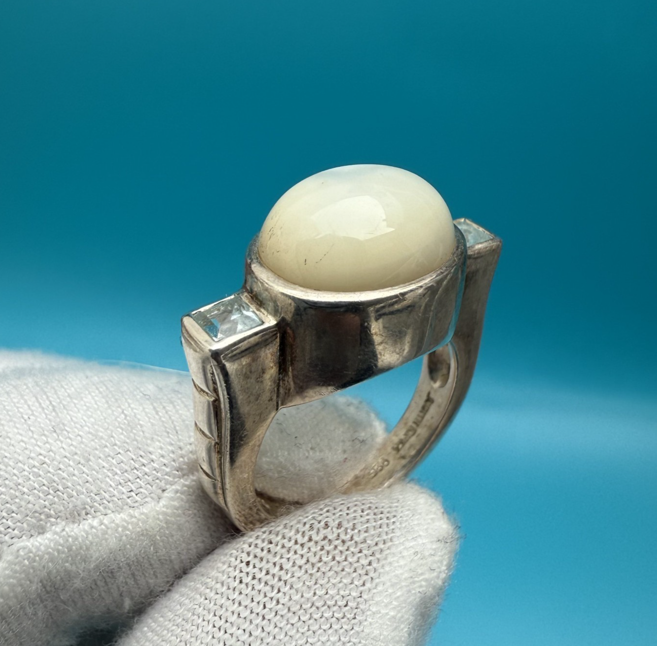 Gorgeous Vintage Signed Judith Ripka Sterling Silver & Mother of Pearl Ring 2