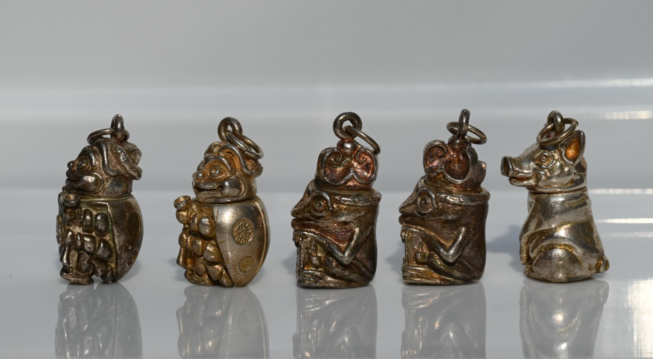 Rare Harmony Kingdom Lord Byron Sterling Silver Tiny Treasure Storage Pendants9
