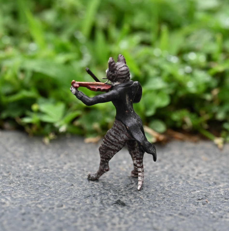 Franz Bergman 1900s Austrian Vienna Cold Painted Bronze of Cat Playing Violin1